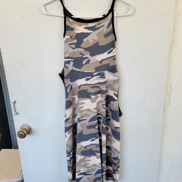 NWT Sew in Love brand unique camouflage tank with attached mask size L - Picture 2 of 8
